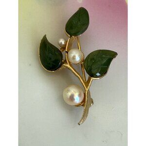 Vintage 70's Carved Jade Leaf Cultured Pearl Brooch Pin